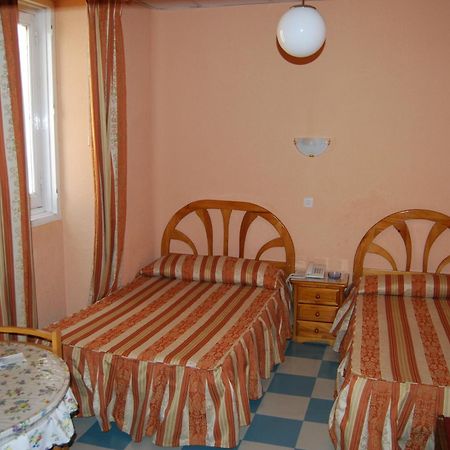 Hostal La Perla Asturiana Madrid Bagian luar foto