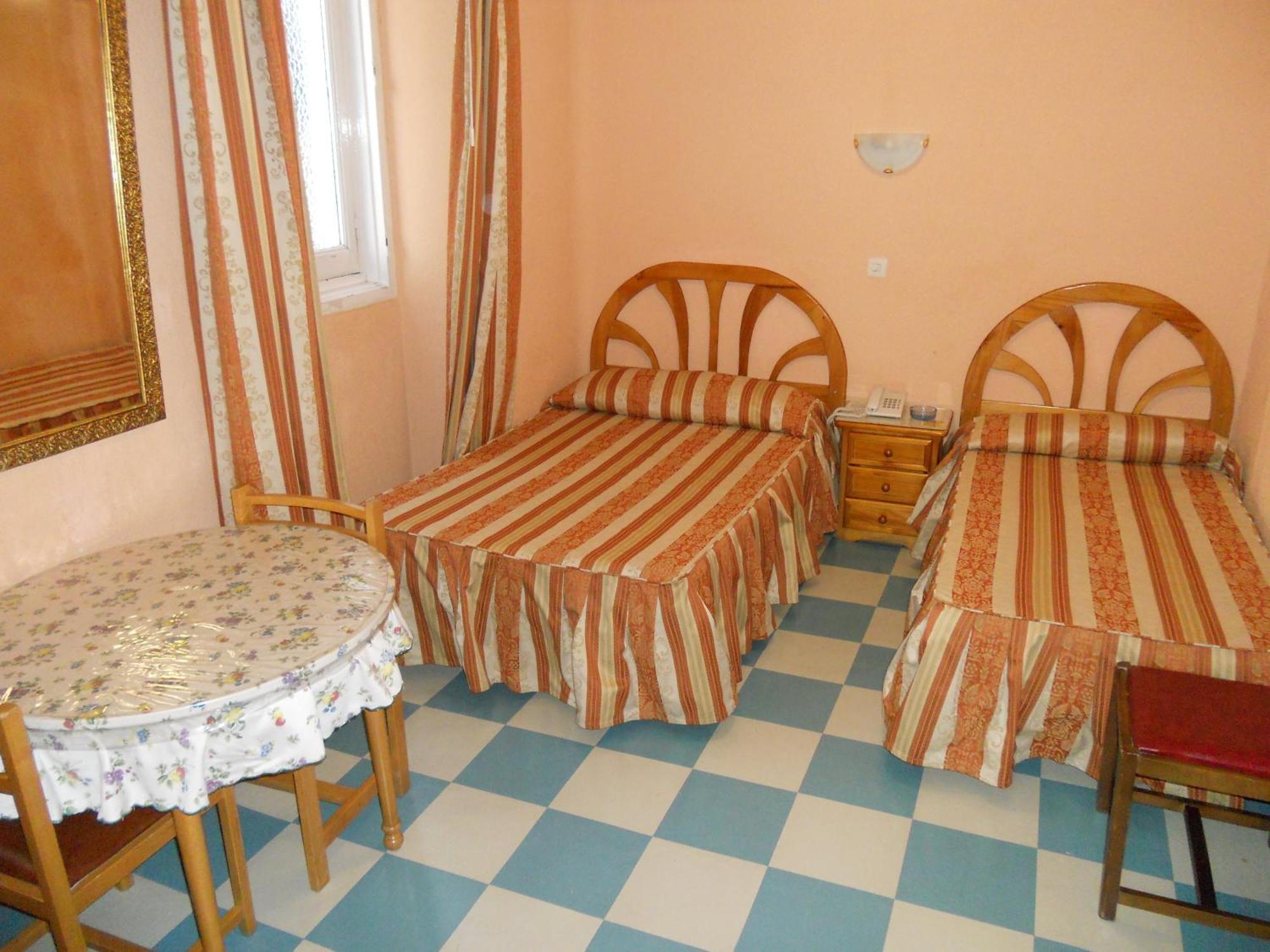 Hostal La Perla Asturiana Madrid Bagian luar foto
