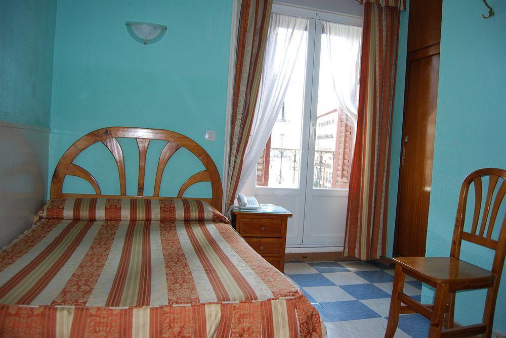 Hostal La Perla Asturiana Madrid Bagian luar foto