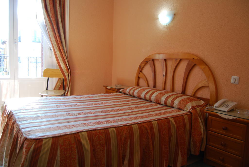 Hostal La Perla Asturiana Madrid Bagian luar foto