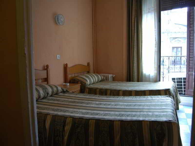 Hostal La Perla Asturiana Madrid Bagian luar foto