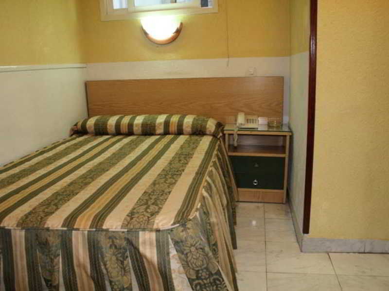 Hostal La Perla Asturiana Madrid Bagian luar foto