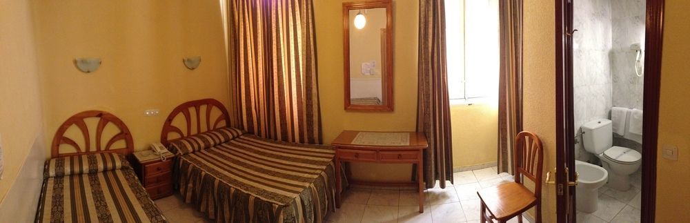 Hostal La Perla Asturiana Madrid Bagian luar foto