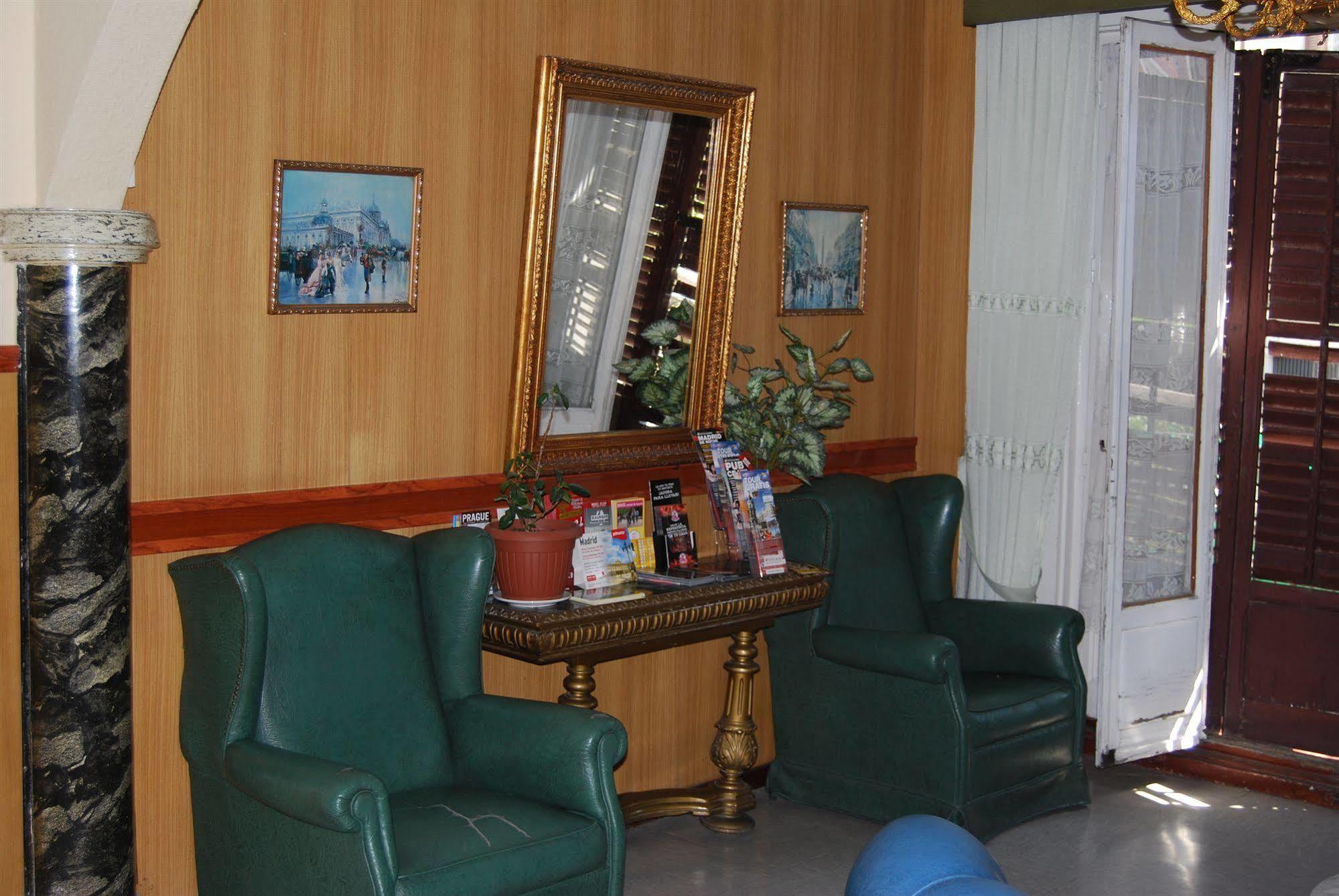 Hostal La Perla Asturiana Madrid Bagian luar foto