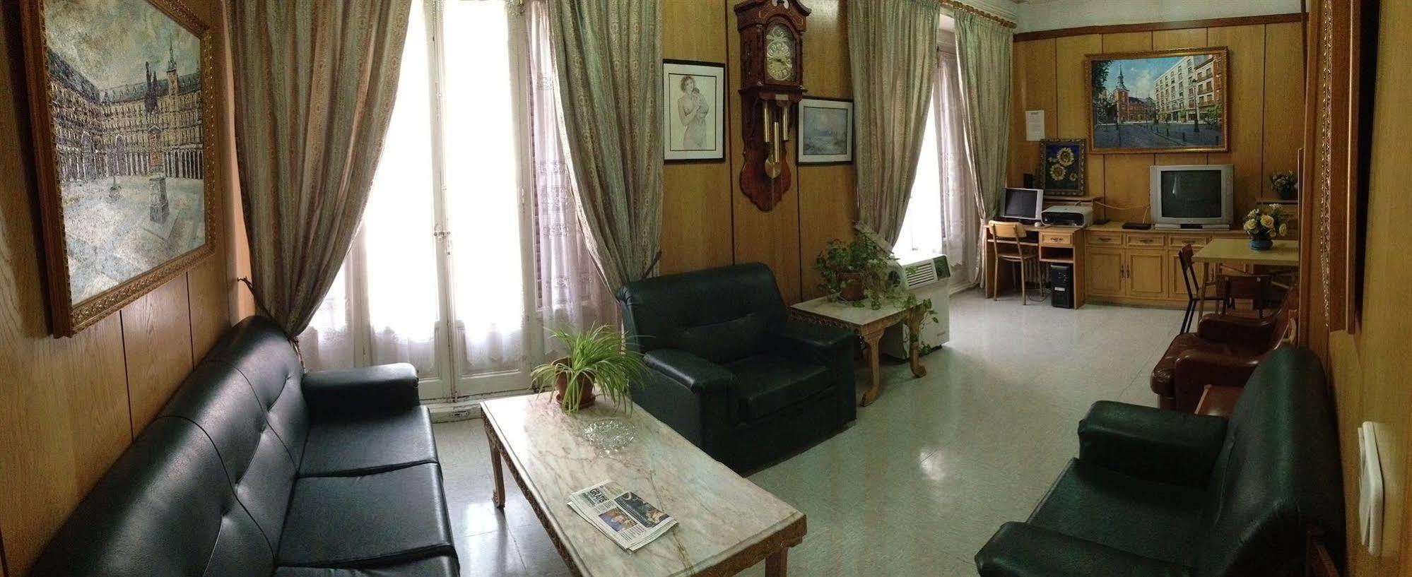 Hostal La Perla Asturiana Madrid Bagian luar foto