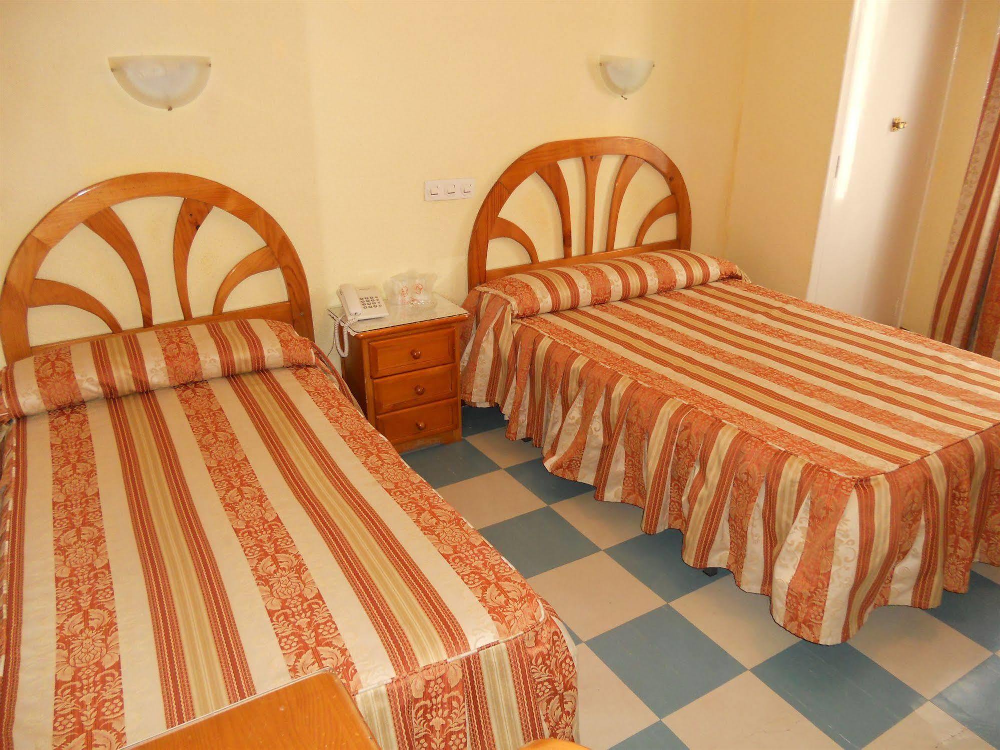 Hostal La Perla Asturiana Madrid Bagian luar foto