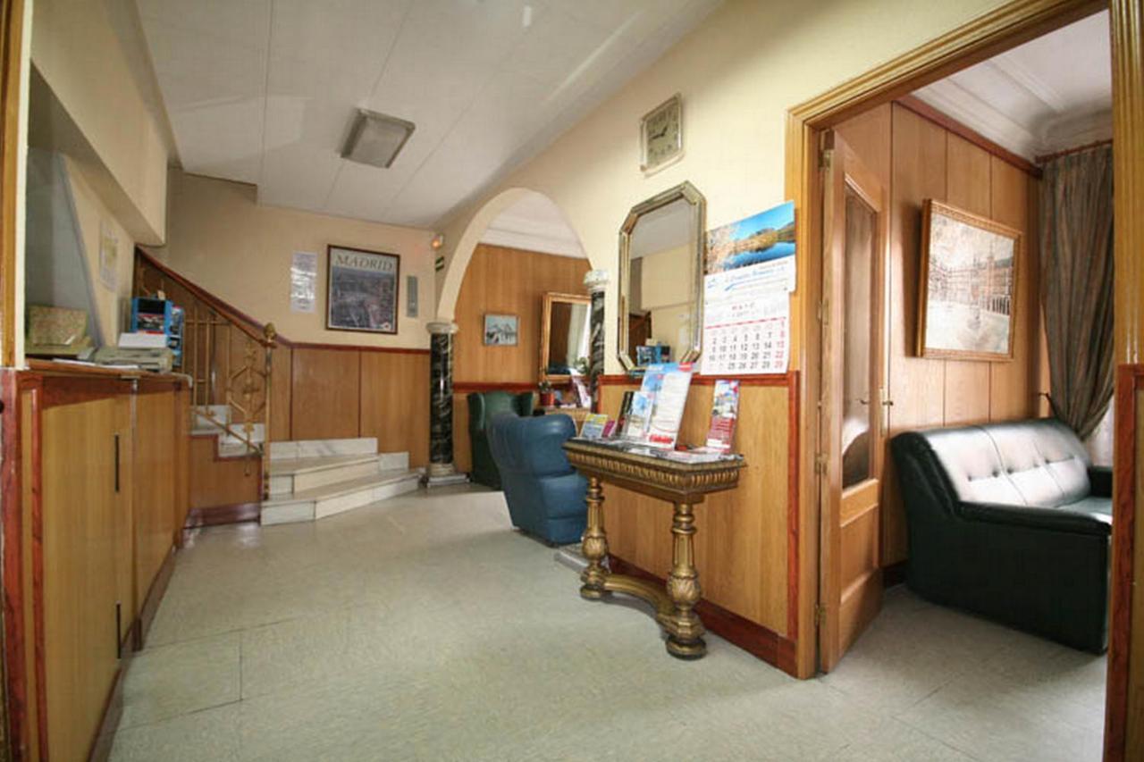 Hostal La Perla Asturiana Madrid Bagian luar foto