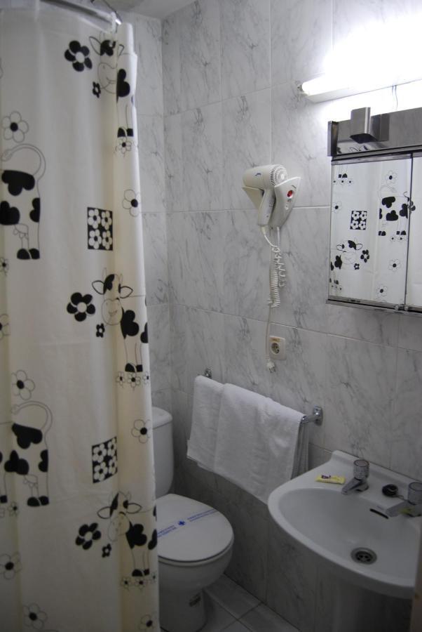 Hostal La Perla Asturiana Madrid Bagian luar foto